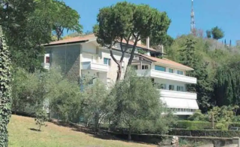 la casa di ornella muti e naike rivelli da cui sono state sfrattate