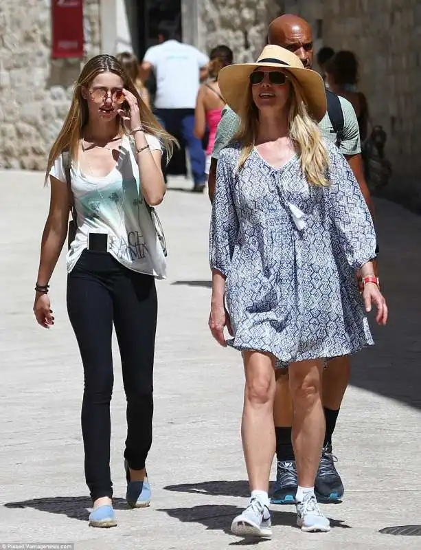 laurene powell jobs con fidanzato e figlia in croazia copia