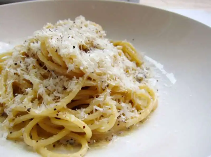 pecorino romano cacio e pepe