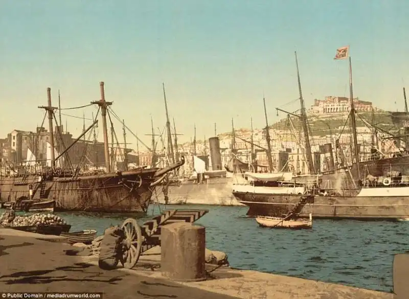 porto di napoli a fine 800