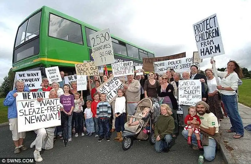 proteste contro il deboscio di newquay