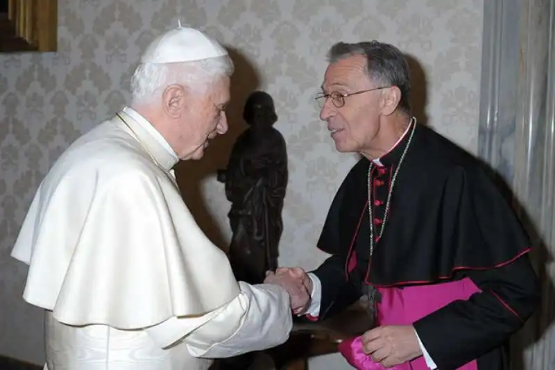 RATZINGER E LUIS LADARIA FERRER