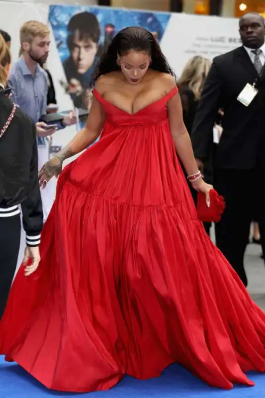 rihanna sul red carpet a londra 2