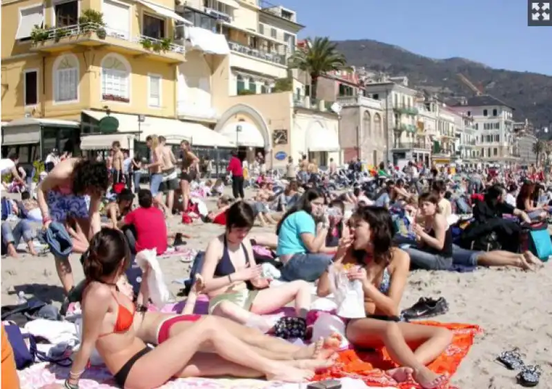 SPIAGGIA AFFOLLATA 