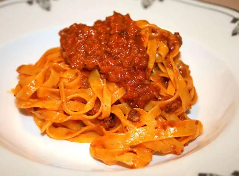 TAGLIATELLE ALLA BOLOGNESE