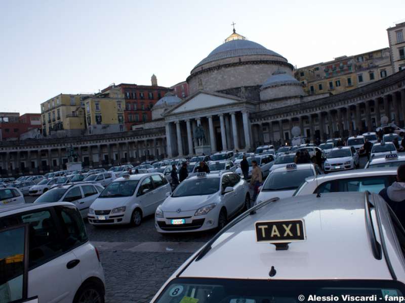 TAXI NAPOLI1