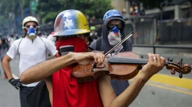 VIOLINISTA VENEZUELA