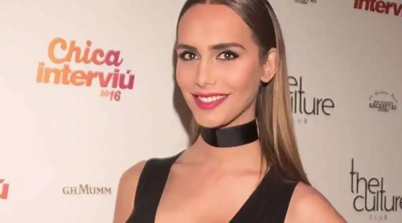 angela ponce 7