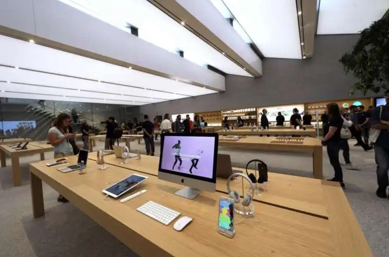 apple store milano 25