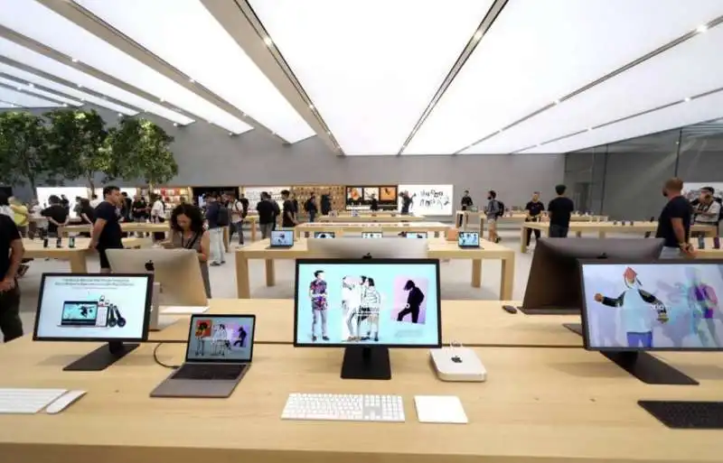 apple store milano 26