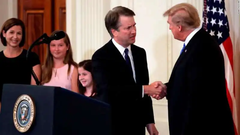 brett kavanaugh con famiglia e donald trump