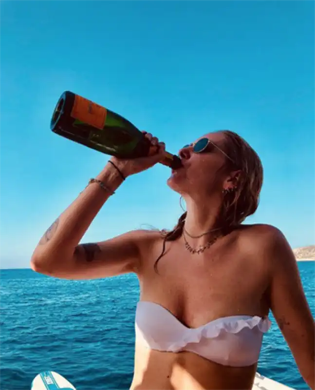 chiara ferragni, regina di ibiza  