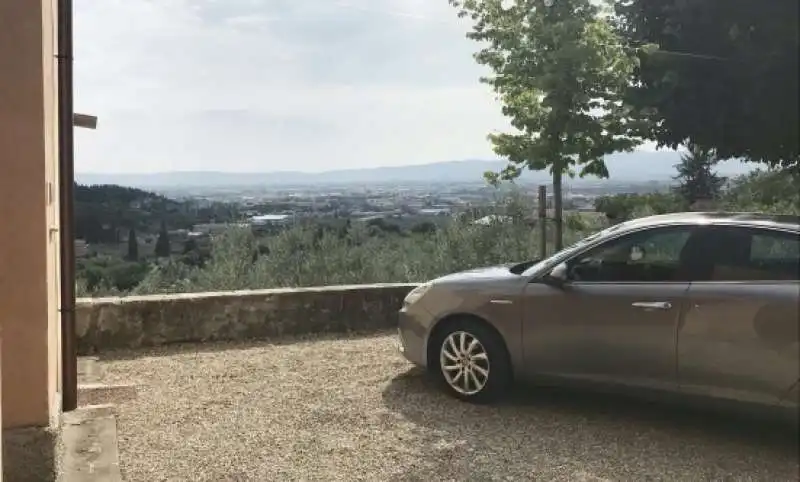 Don Paolo Glaentzer - L auto su cui ha molestato una bambina di dieci anni