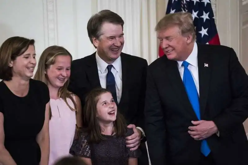 donald trump con brett kavanaugh e famiglia