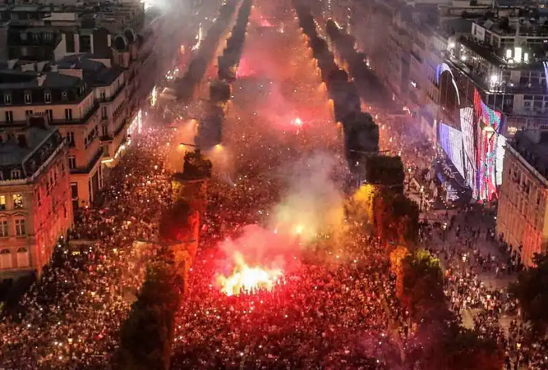 festa e scontri parigi