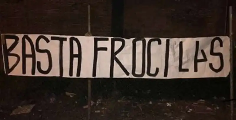 FORZA NUOVA BASTA FROCI