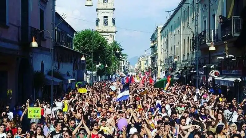 gay pride  pompei davanti al santuario