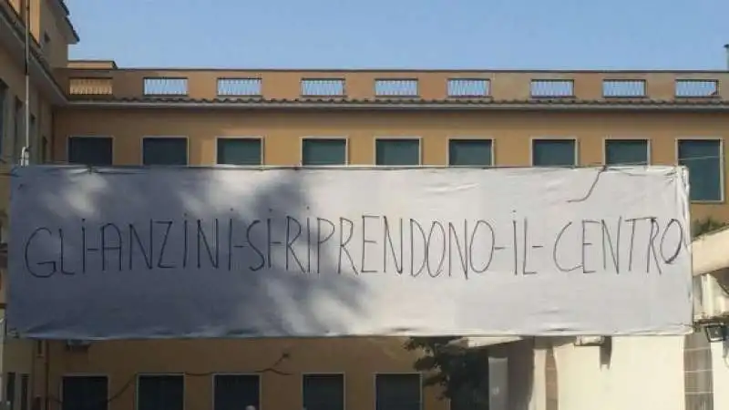 gli anziani si riprendono il centro anziani di roma tomba di nerone sulla cassia con errore ortografico