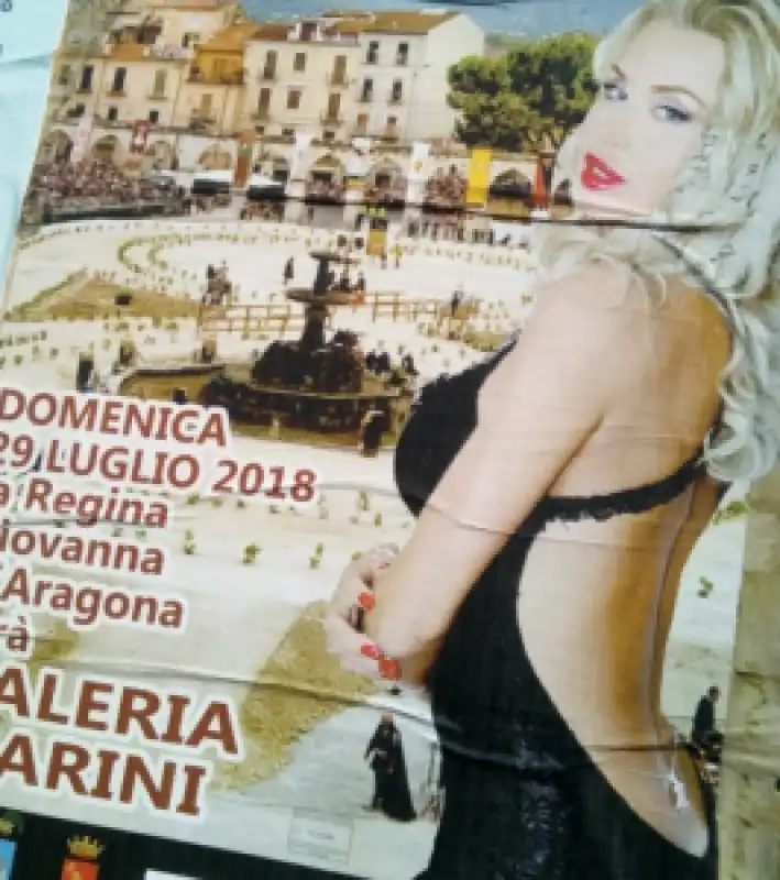 IL MANIFESTO HOT DI VALERIA MARINI PER IL PALIO DI SULMONA 