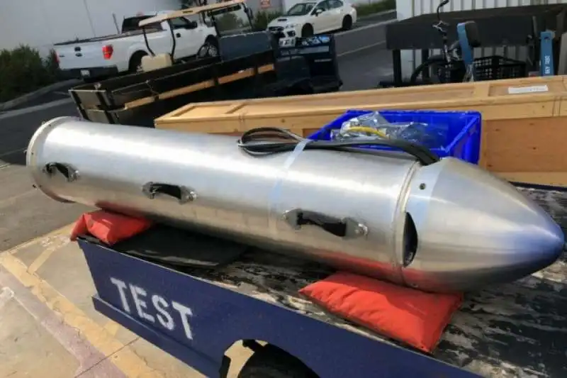 IL TEST  DEL SOMMERGIBILE DI ELON MUSK PER SALVARE I BIMBI IN THAILANDIA