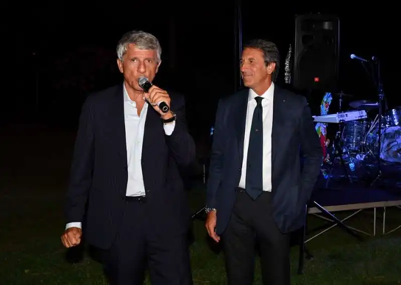 jacopo volpi presentatore della premiazione col presidente massimo veneziano