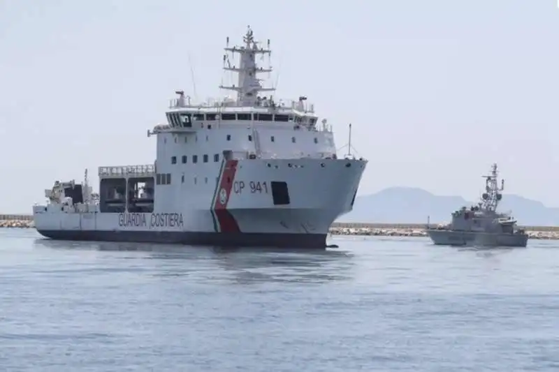 la nave diciotti a trapani 1