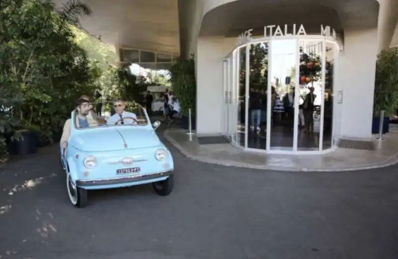 lapo elkann presenta fiat 500 spiaggina 12