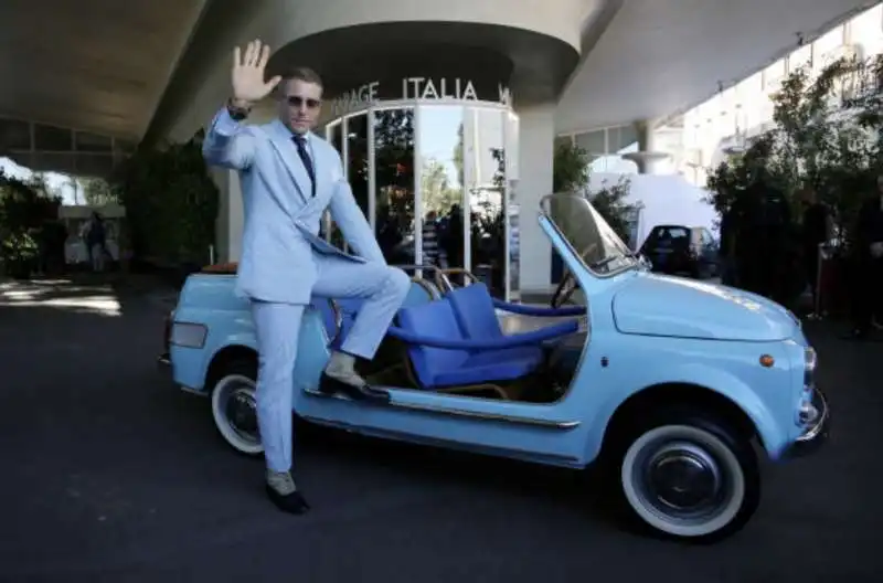 lapo elkann presenta fiat 500 spiaggina 14