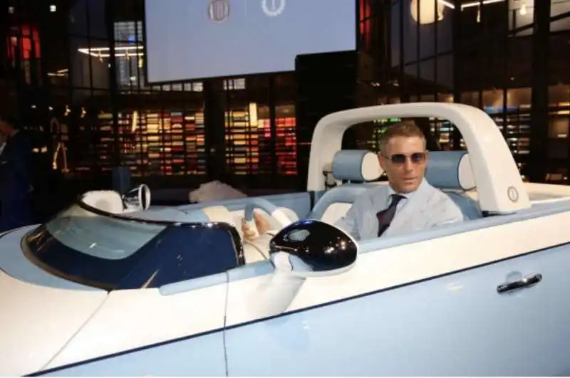 lapo elkann presenta fiat 500 spiaggina 15