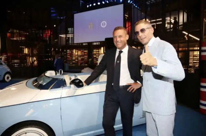 lapo elkann presenta fiat 500 spiaggina 16