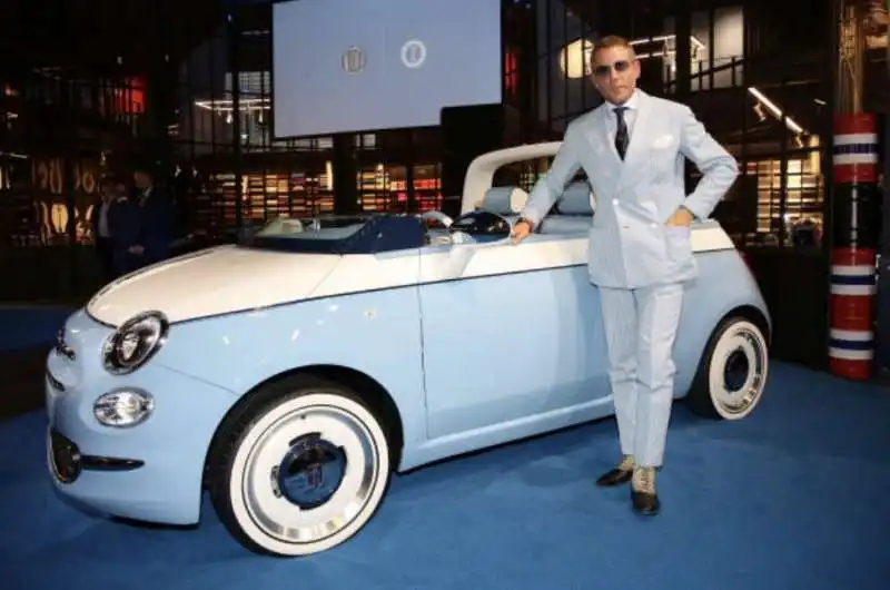 lapo elkann presenta fiat 500 spiaggina 18