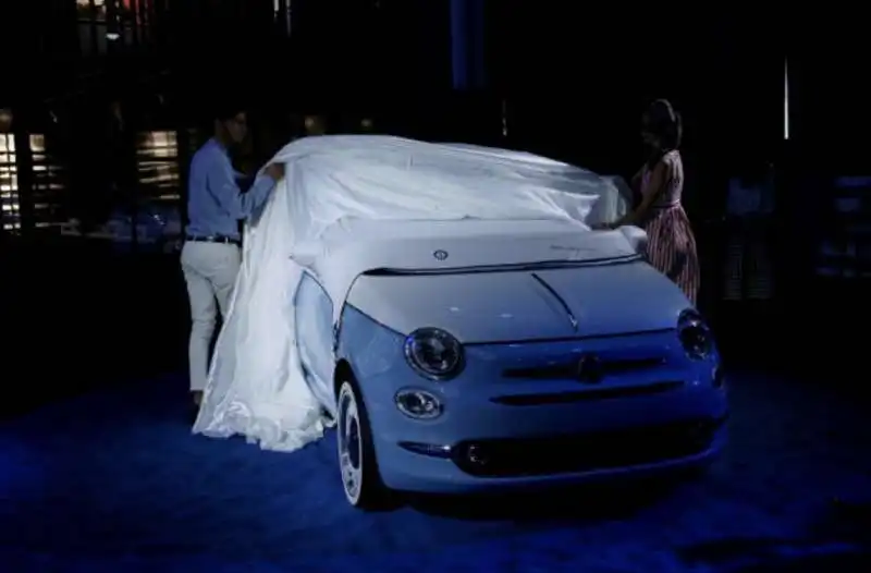 lapo elkann presenta fiat 500 spiaggina 22