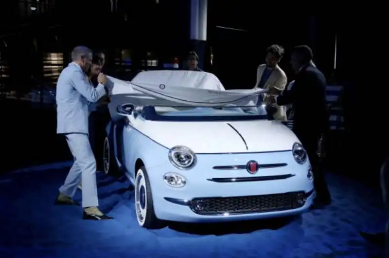 lapo elkann presenta fiat 500 spiaggina 23