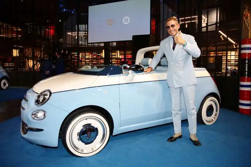 lapo elkann presenta la 500 spiaggina 5