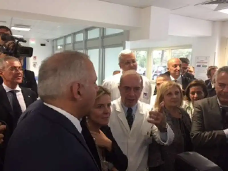 lorenzin in visita agli ospedali riuniti di reggio calabria con angelo ianni