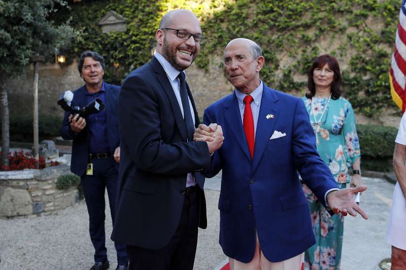 LORENZO FONTANA E L AMBASCIATORE USA LEWIS EISENBERG A VILLA TAVERNA