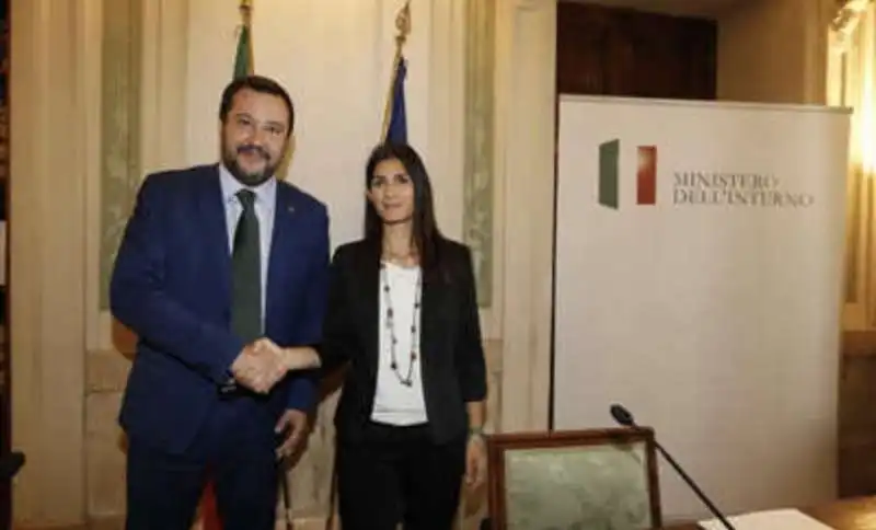 matteo salvini e virginia raggi 11