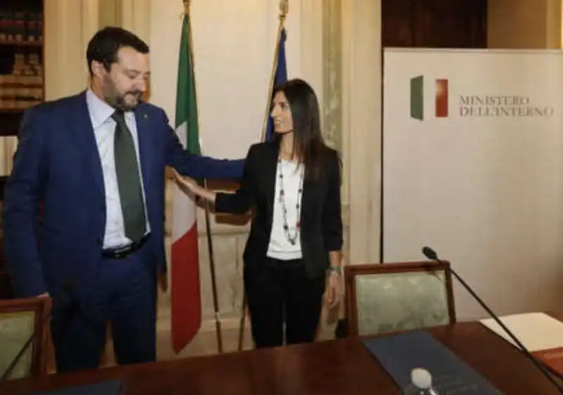 matteo salvini e virginia raggi 12