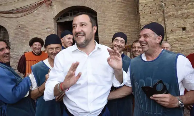 matteo salvini palio siena 2