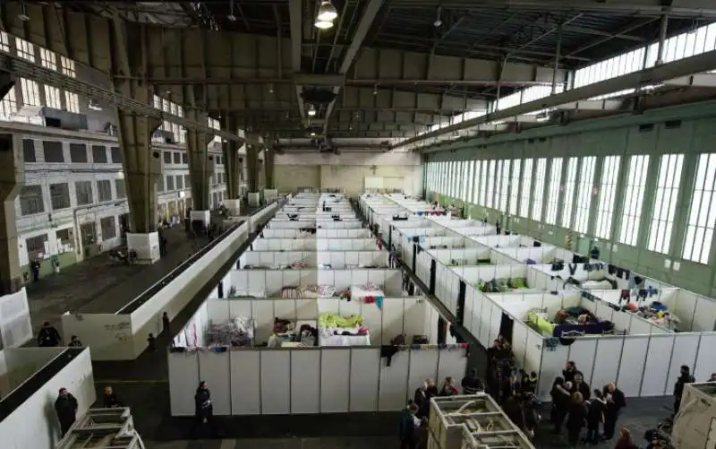 MIGRANTI IN GERMANIA - HANGAR DI TEMPELHOF