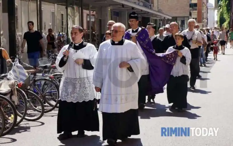 processione riparatrice per i gay a rimini 3