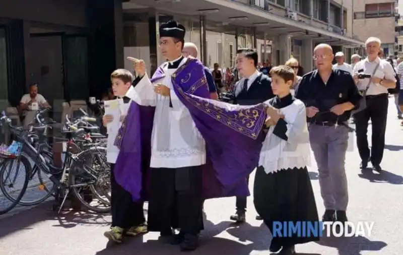 processione riparatrice per i gay a rimini 4