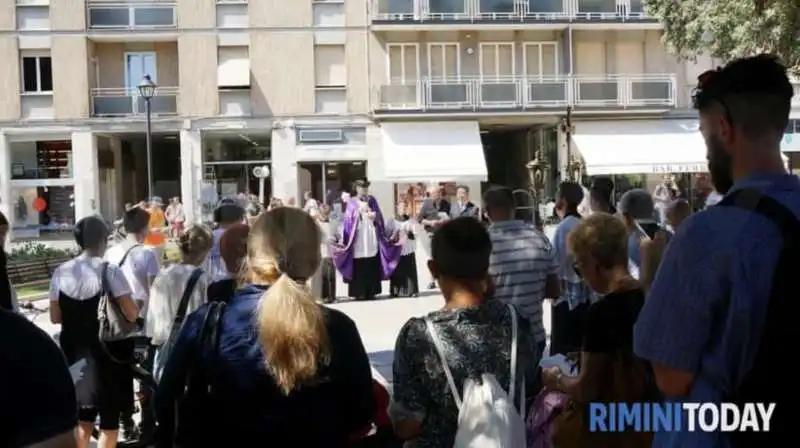 processione riparatrice per i gay a rimini 9