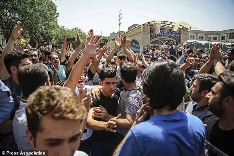 proteste gran bazar teheran iran 8