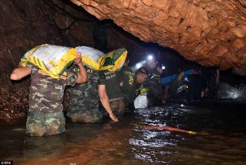 salvataggio grotta thailandia 10