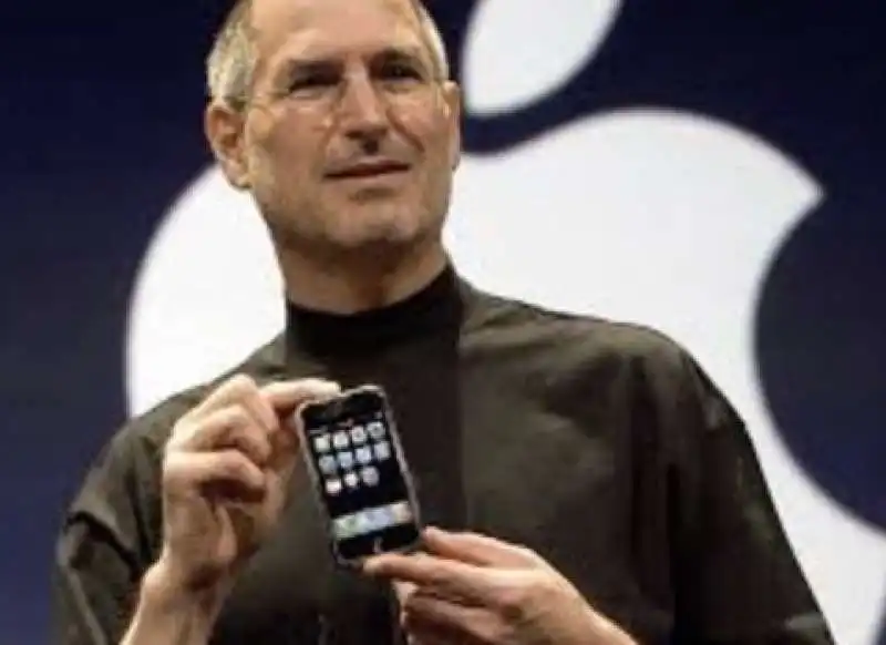 steve jobs presenta il primo iphone 11