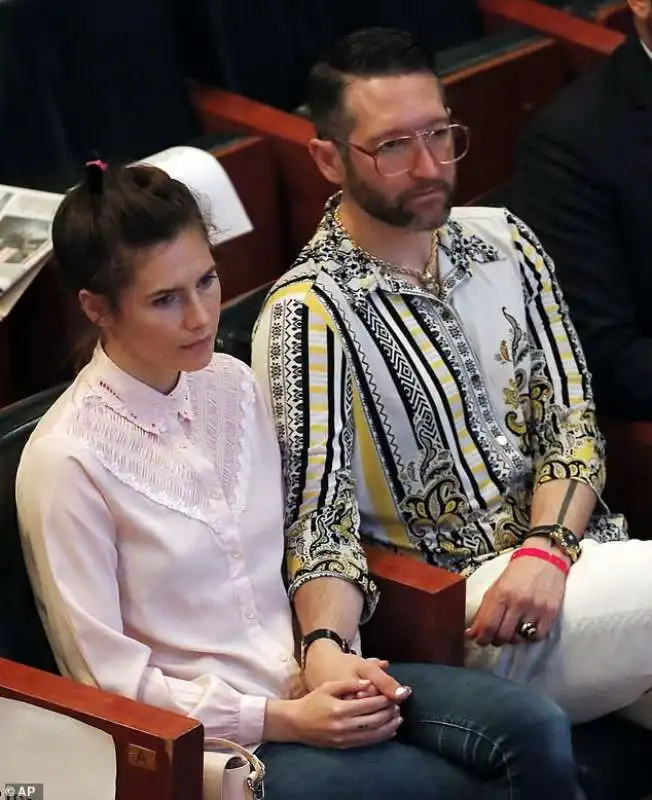 amanda knox con il fidanzato christopher robinson 2