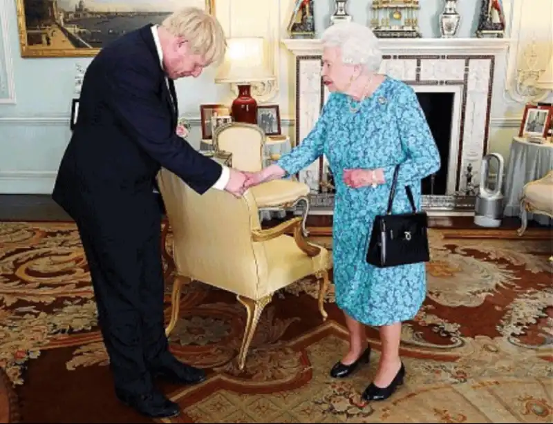 boris johnson regina elisabetta