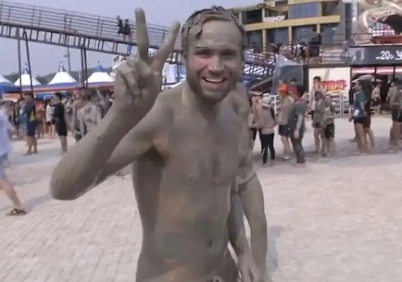 boryeong mud festival   il festival del fango in corea