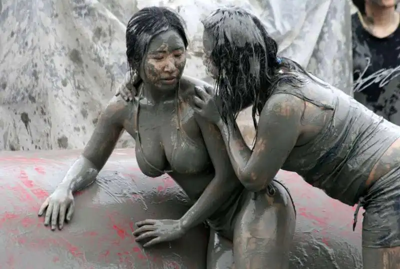 boryeong mud festival   il festival del fango in corea 22